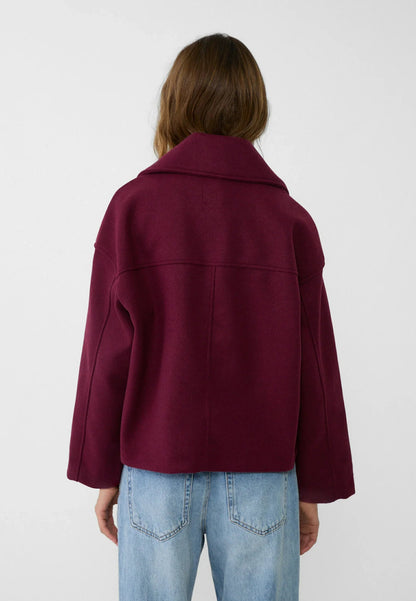 Women notch lapel jacket, front view