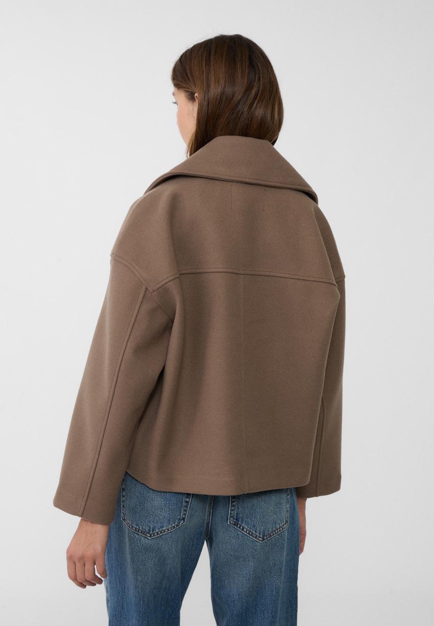 Women notch lapel jacket, front view