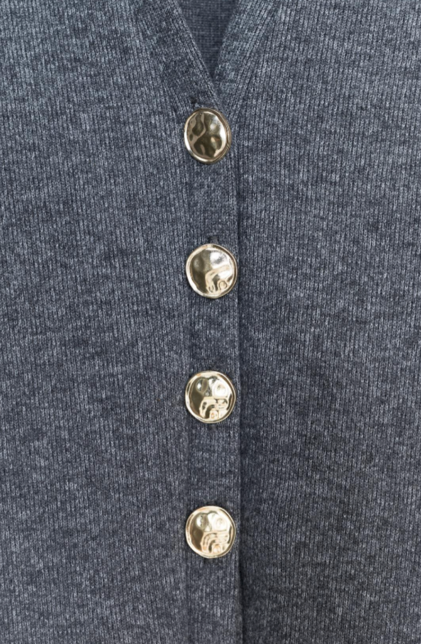 Women v neck set, detail