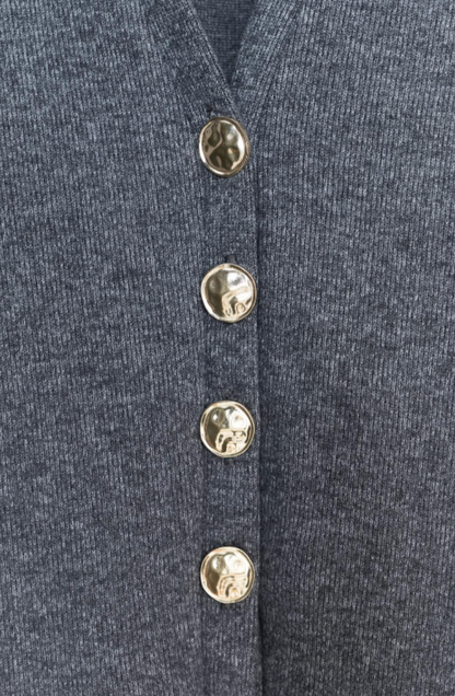 Women v neck set, detail