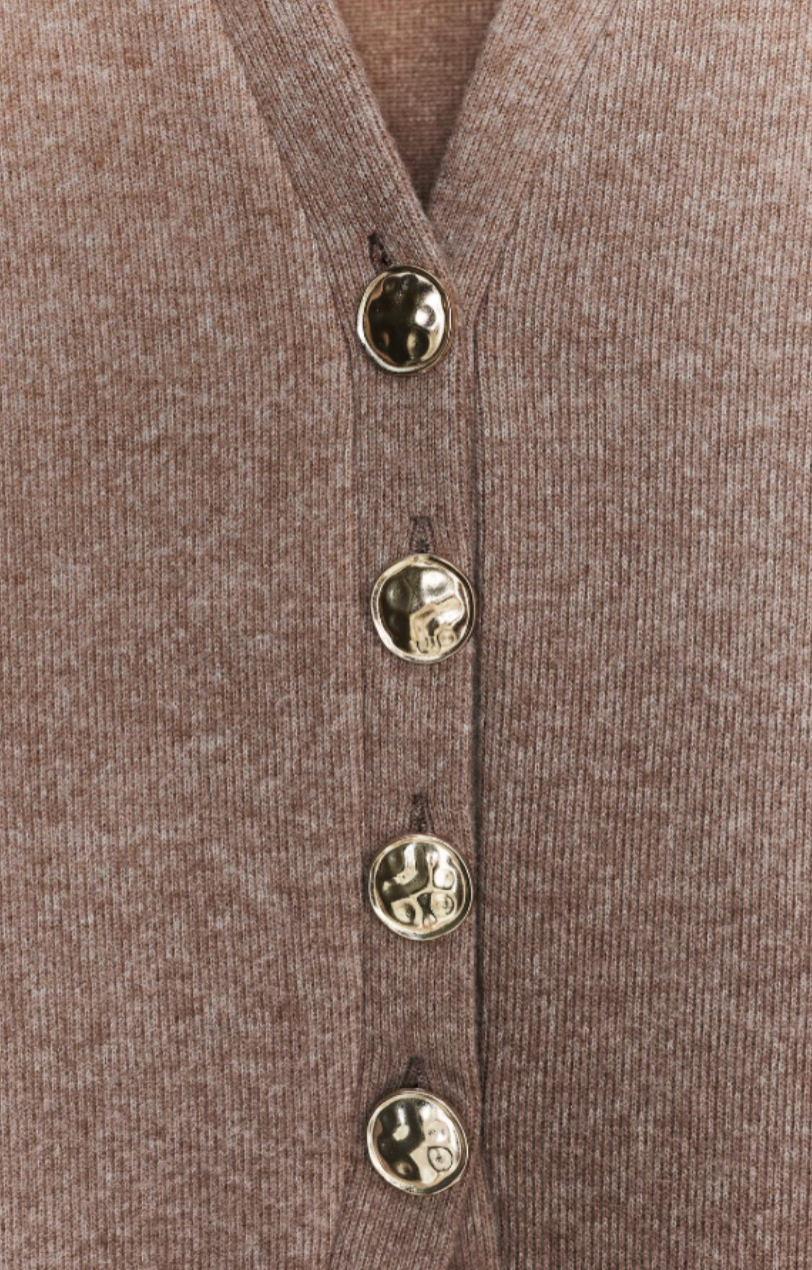 Women v neck set, detail close-up